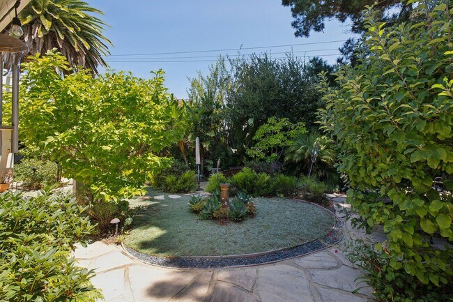 Building Photo - Beautiful Ranch Home with Bonus Room & Detached ADU | Minutes to Downtown