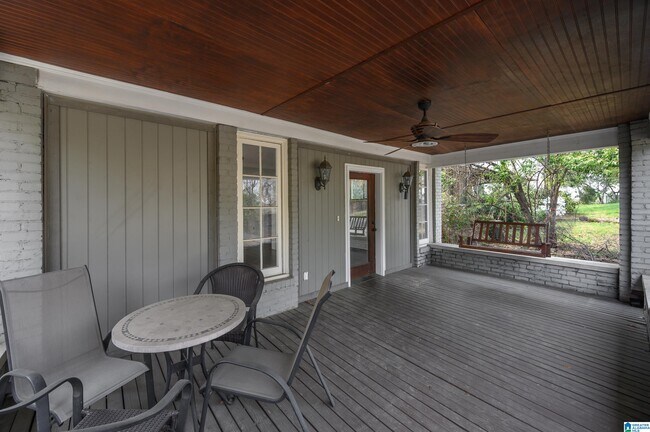 Building Photo - 2810 Rhodes Cir S