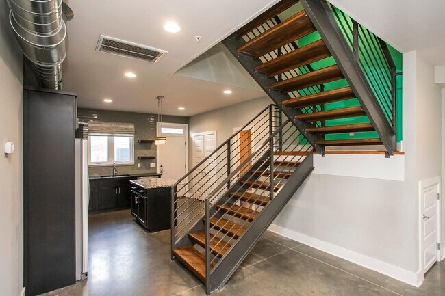 Building Photo - 1025 Dickerson Pike