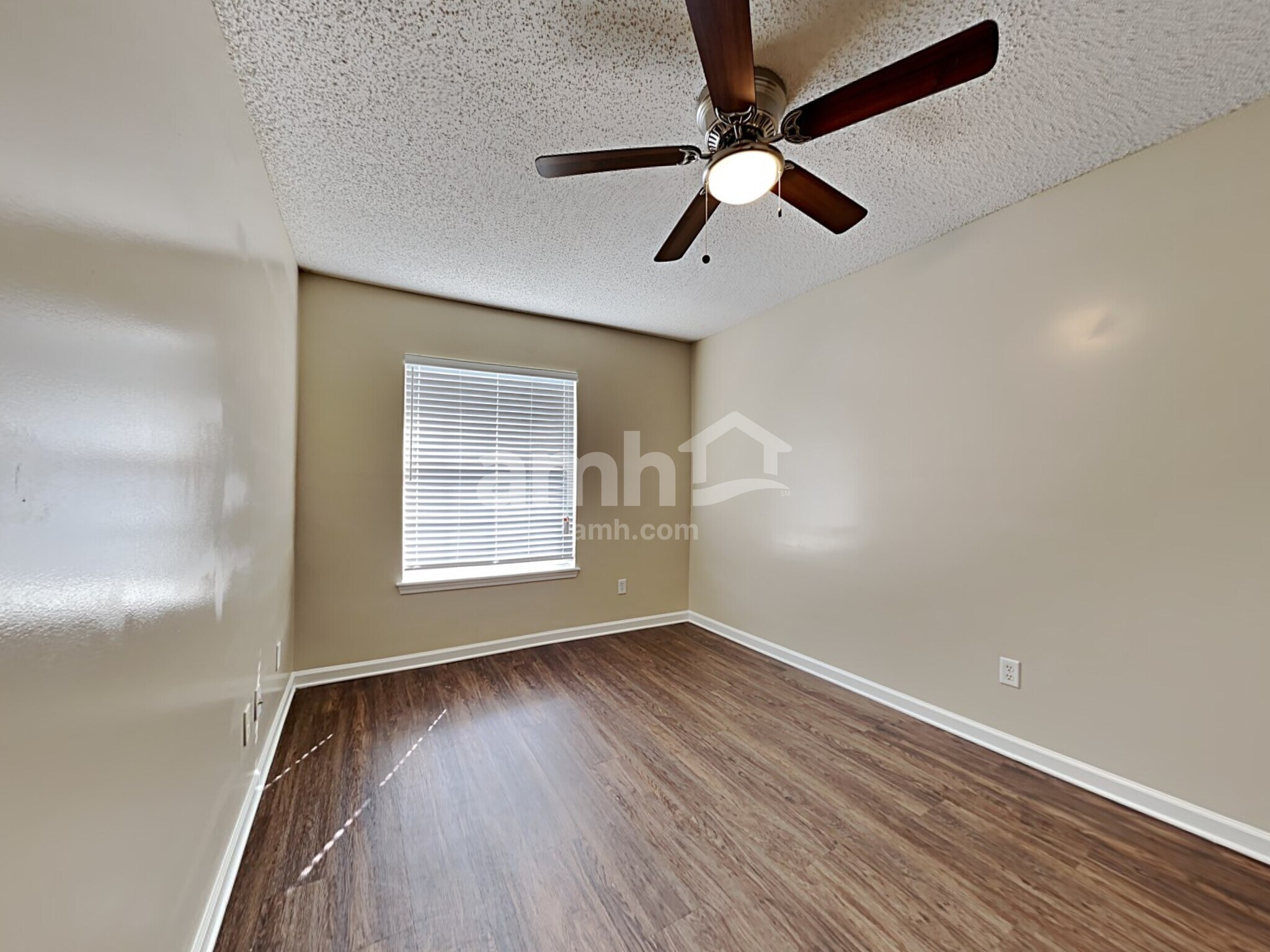 Building Photo - 2562 Glenfield Dr