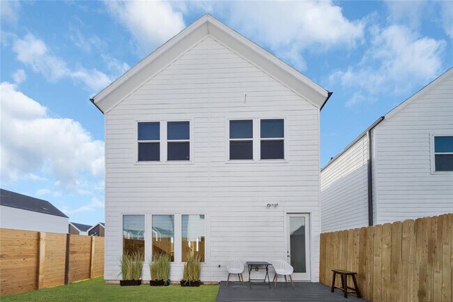 Building Photo - 4016 St Peter Ln