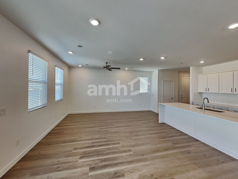 Building Photo - 9561 E Harkes Dr