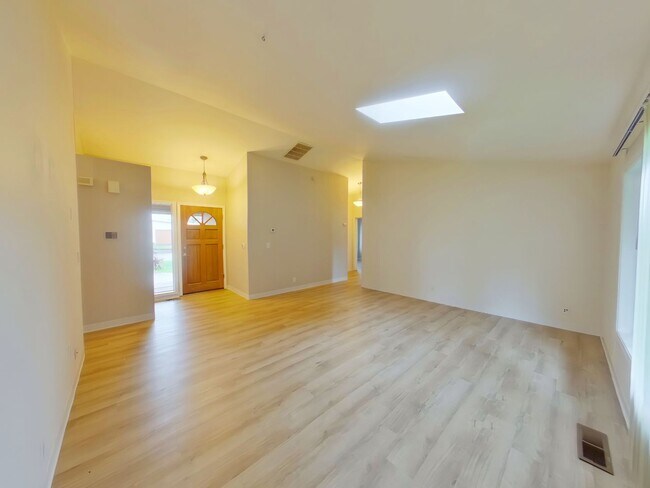 Building Photo - 2310 Snelling Dr