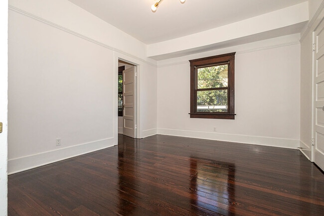 Building Photo - 1616 Bridge St