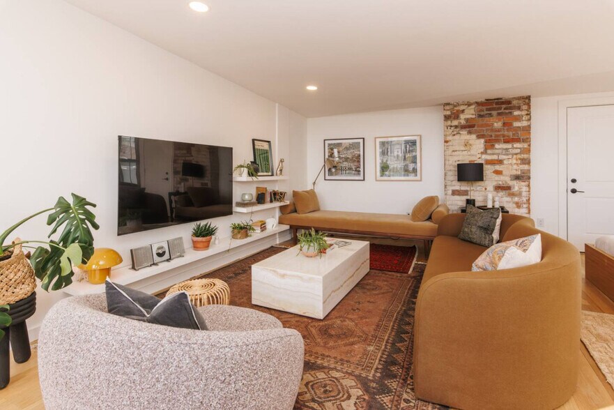 Building Photo - 1508 Pleasant St