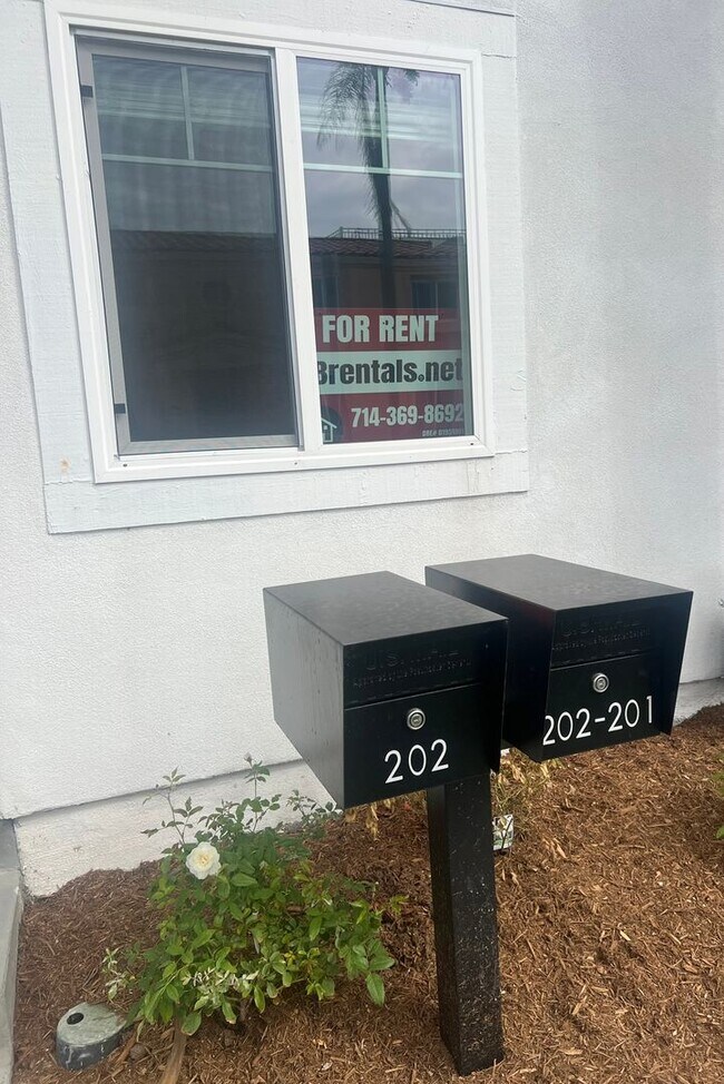 Building Photo - 202 18th St