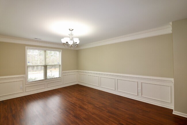 Building Photo - Spacious 4-Bedroom Home with Fireplace in Fayetteville, NC - A Must-See Rental Property!