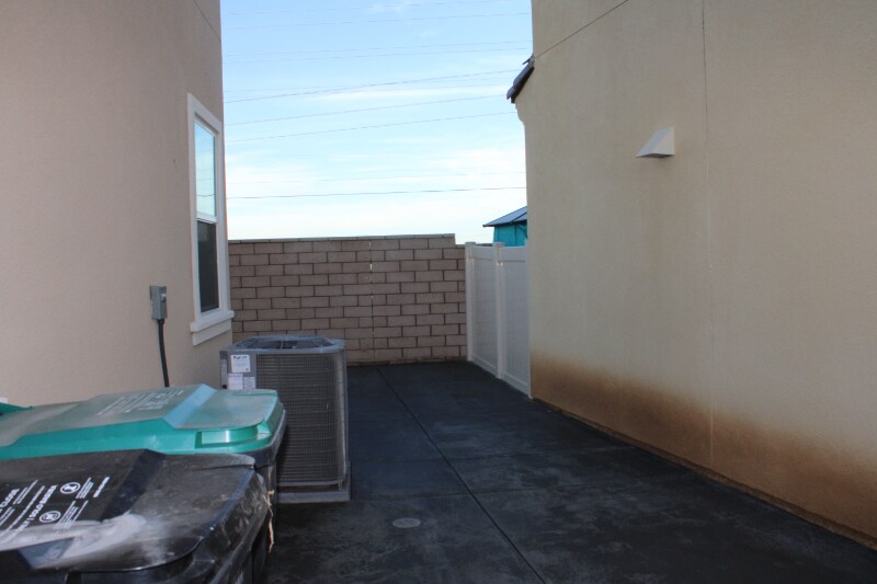 Building Photo - 26840 Red Dr