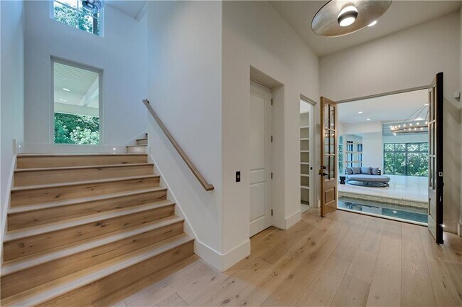 Building Photo - 3570 Knollwood Dr NW