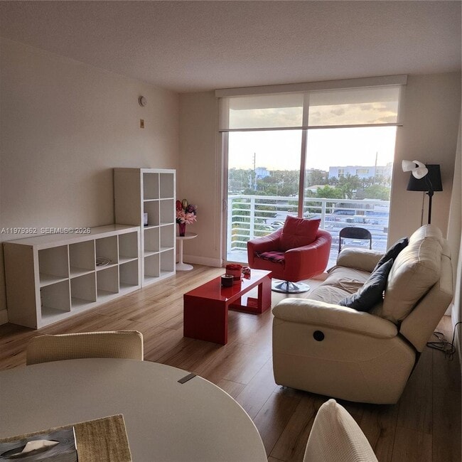 Building Photo - 2775 NE 187th St