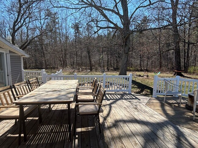 Building Photo - Rare Oasis: 2BR Home with Large Loft Area on 1.5 Acres Bordering National Forest and Fronting Dry...