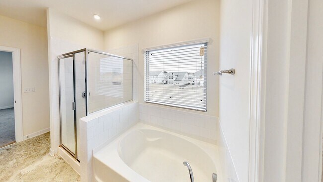 Building Photo - 4500 Collingham Dr