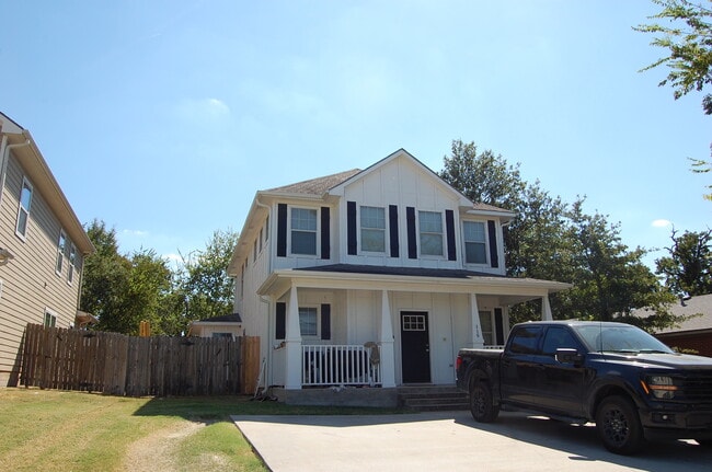 Building Photo - 119 Fairway Dr