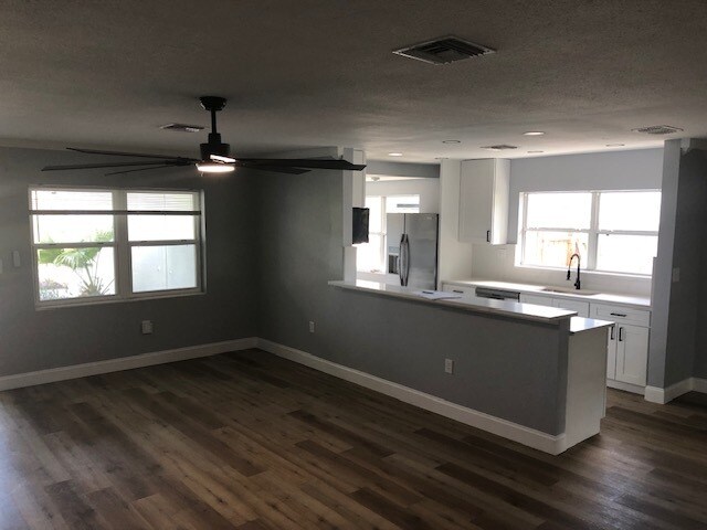 Building Photo - 3937 Overlook Dr NE