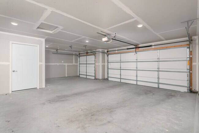 Building Photo - 102 7th Ave NW