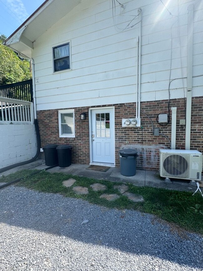 Primary Photo - 280 Chambers Dr