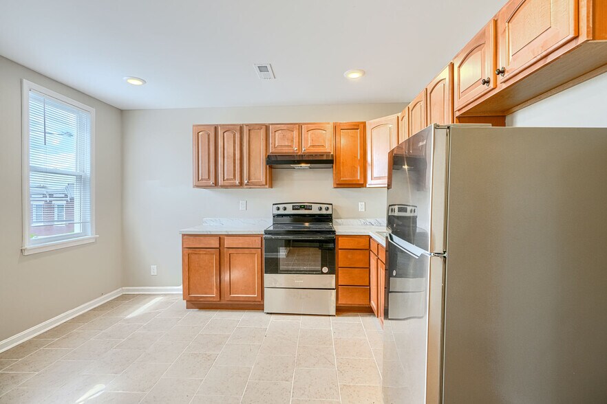Building Photo - 446 N Linwood Ave