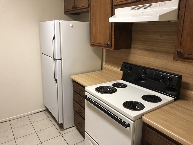 Building Photo - Cozy Half Duplex in Irving!!