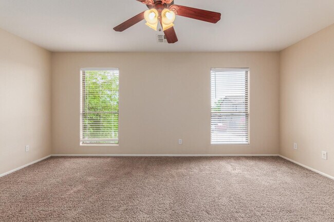 Building Photo - 42556 W Anne Ln