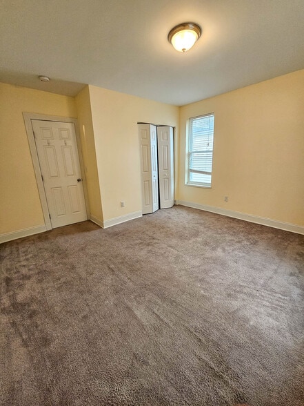 Building Photo - 389 W 4th Ave