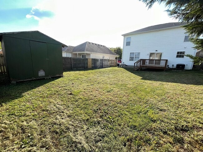 Building Photo - 4 Bedroom Home w/ 2 Car Garage