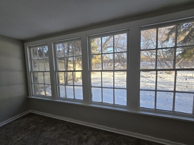 Building Photo - 209 Maple St