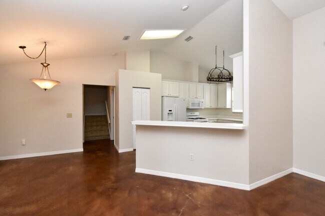 Building Photo - 8209 SW 52 Ln