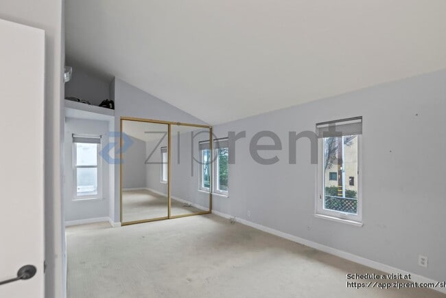 Building Photo - 567 Blue Jay Dr