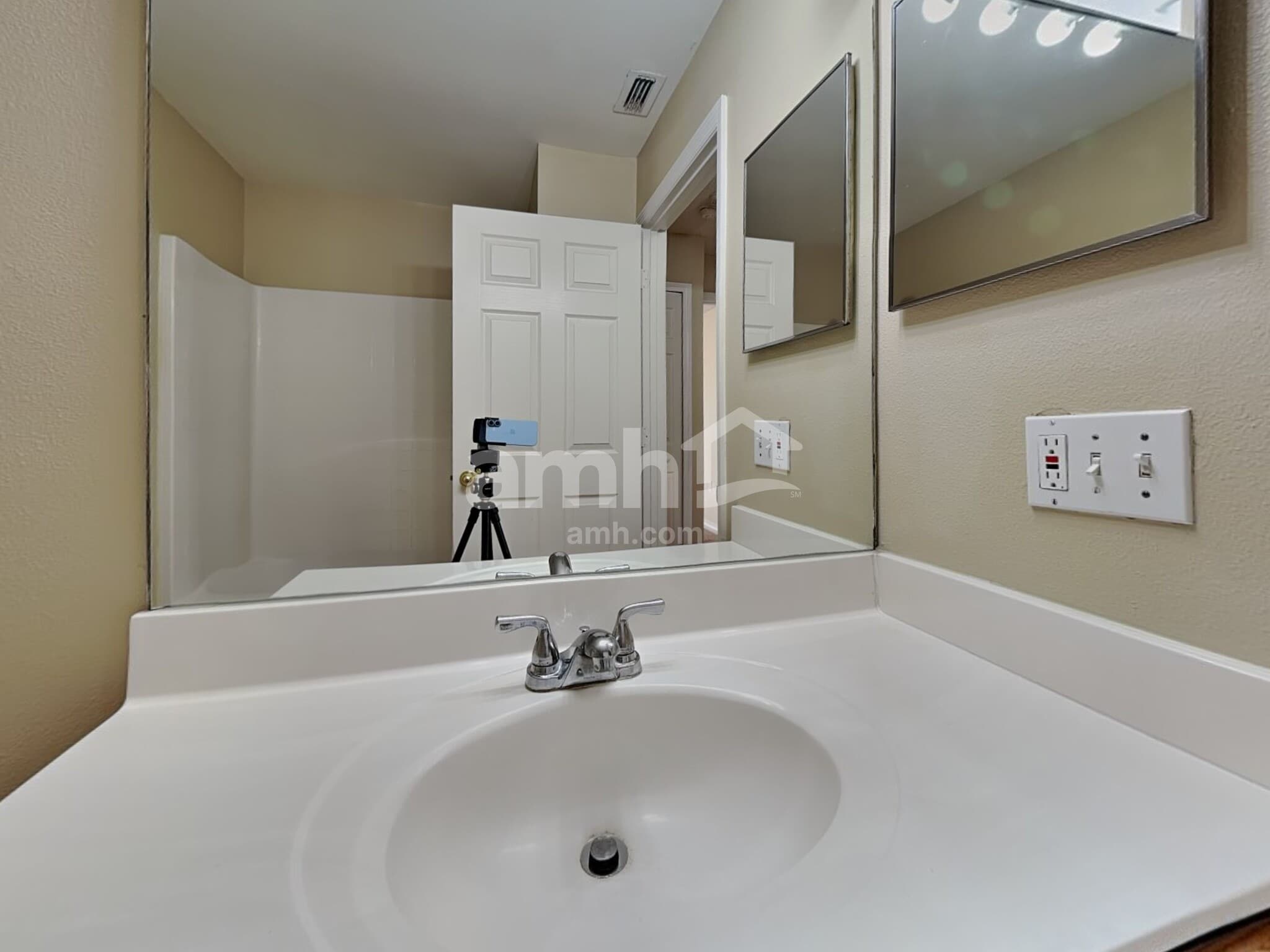 Building Photo - 30541 Double Dr