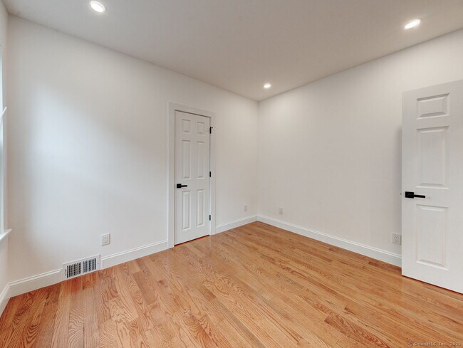 Building Photo - 44 Wallace Row