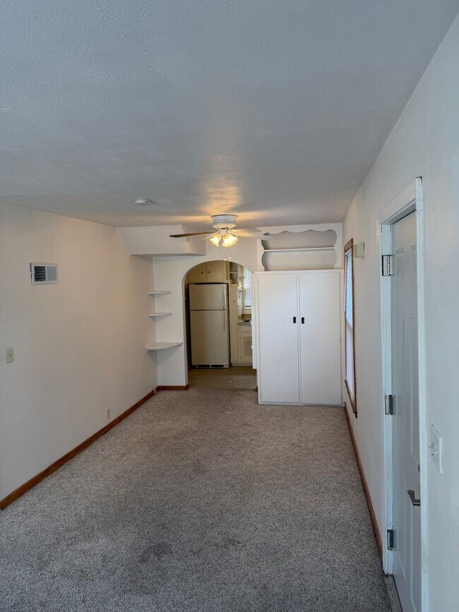Building Photo - 702 Bertch Ave