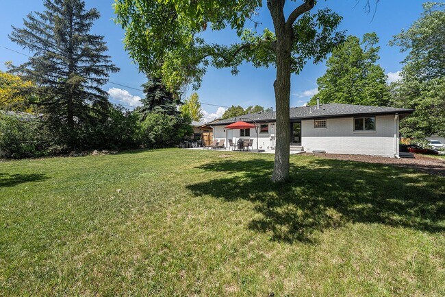 Building Photo - $500 OFF RENT!!!! STUNNING 5BD/3BA Home in...