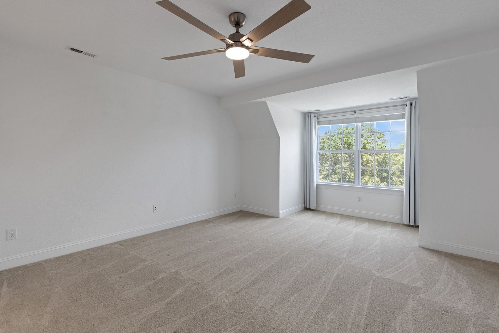 Building Photo - 4577 Leamore Square Rd