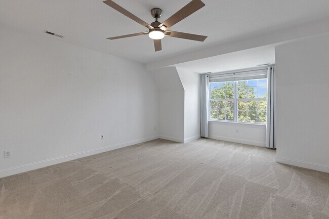 Building Photo - Stunning 3BR/3.5BA Townhome | 2,300+ Sq Ft...