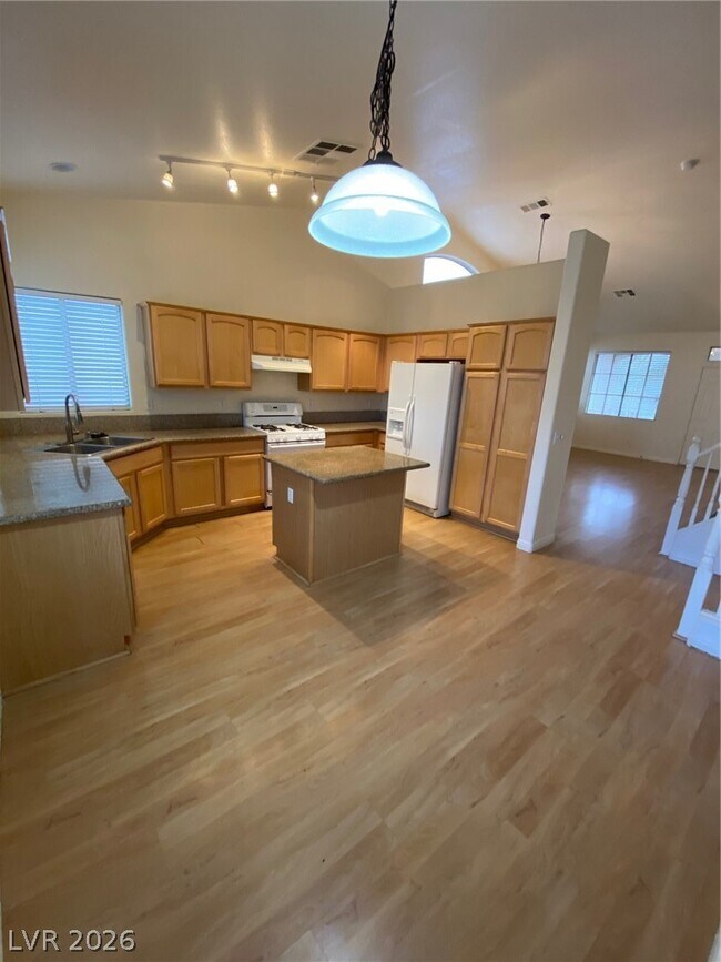 Building Photo - 7565 Splashing Rock Dr