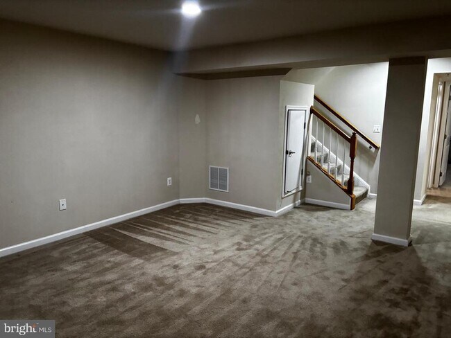 Building Photo - 2919 Lomond Pl