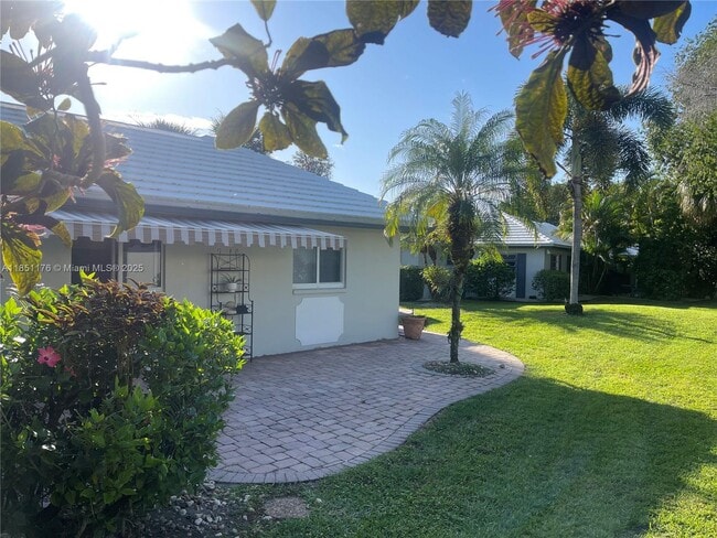 Building Photo - 1013 E Cypress Dr