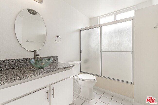 Building Photo - 11916 Goshen Ave