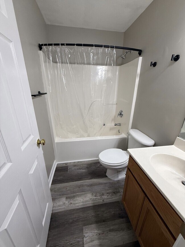Building Photo - Very Nice Condo in North Knoxville