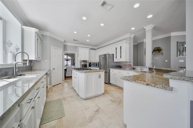 Building Photo - 850 W 43rd St