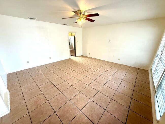 Building Photo - 4922 Lambeth Dr