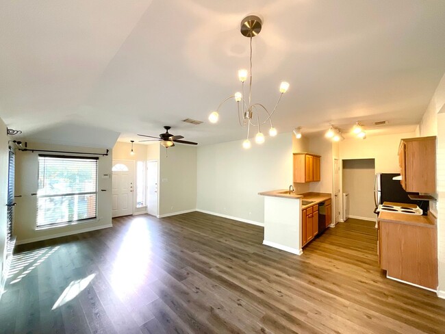 Building Photo - **APPLICATION RECEIVED** AVAILABLE! Spacious 3-Bedroom Home in a Secure Gated Community!