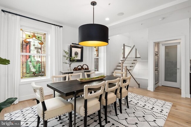 Building Photo - 1015 D St NE