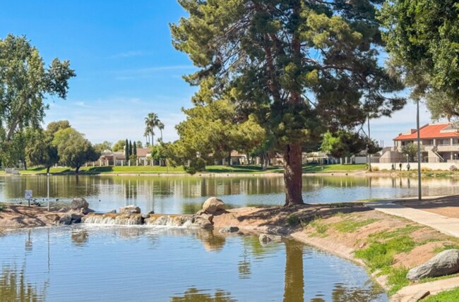 Building Photo - 4Bed/2Bath House at 35th Ave/Cactus! Ready for Immediate Move-In! -- NO HOA! FULLY REMODELED!