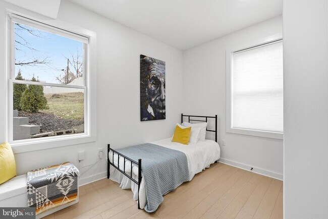 Building Photo - 2211 Franklin St NE