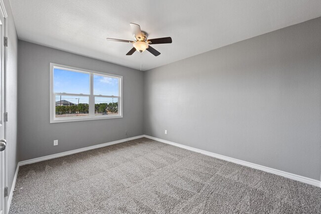 Building Photo - 2-5 ACRES IN HARKER HEIGHTS! FOUR BEDROOMS...