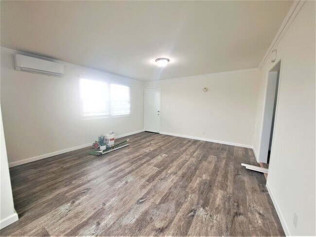 Building Photo - 1307-1309