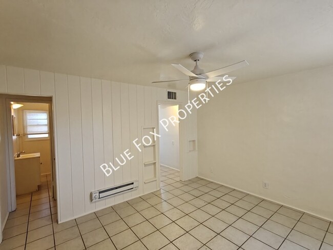 Building Photo - 3241 E Bermuda St