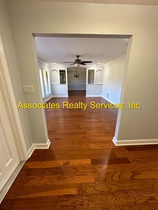 Building Photo - Beautiful Large Home with Screened Pool in Buckingham West!