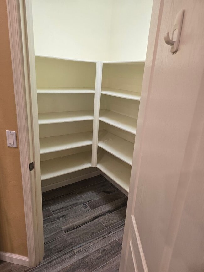 Building Photo - Beautiful 3 bedroom, 2 bath Home available